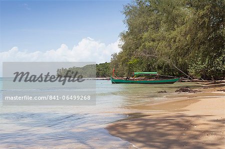 Travel boat moored on Bamboo Island, Sihanoukville, Cambodia, Indochina, Southeast Asia, Asia