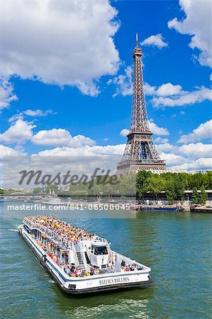 Bateaux Mouches tour boat on River Seine passing the Eiffel Tower, Paris, France, Europe