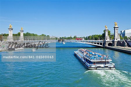 River Seine Cruise boat, Bateaux Mouches and the Pont Alexandre III Bridge, Paris, France, Europe