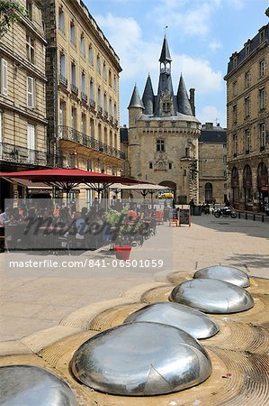 View of Porte Cailhau from Place de Palais, Bordeaux, UNESCO World Heritage Site, Gironde, Aquitaine, France, Europe