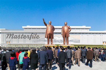Mansudae Grand Monument, statues of former Presidents Kim Il Sung and Kim Jong Il, Mansudae Assembly Hall on Mansu Hill, Pyongyang, Democratic People's Republic of Korea (DPRK), North Korea, Asia