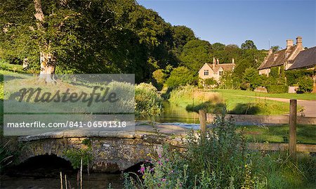Picturesque farmhouses beside the River Eye in the Cotswolds village of Upper Slaughter, Gloucestershire, England, United Kingdom, Europe