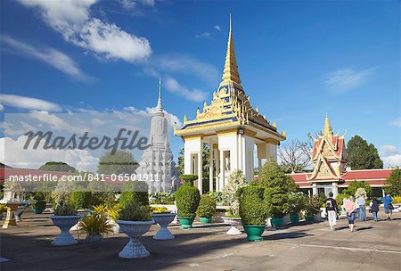 Tourists in grounds of Silver Pagoda in Royal Palace, Phnom Penh, Cambodia, Indochina, Southeast Asia, Asia