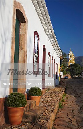 Colonial houses and Matriz de Santo Antonio Church, Tiradentes, Minas Gerais, Brazil, South America