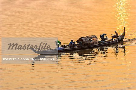 Fishermen at sunrise, Tonle Sap River, Phnom Penh, Cambodia, Indochina, Southeast Asia, Asia