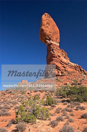 Balanced Rock, Arches National Park, Moab, Utah, United States of America, North America