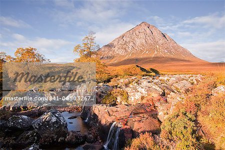 Buachaille Etive Mor mountain and the river Etive on the corner of Glencoe and Glen Etive, Highlands, Scotland, United Kingdom, Europe