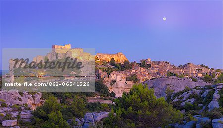 France, Provence, Les BauxdeProvence at dusk