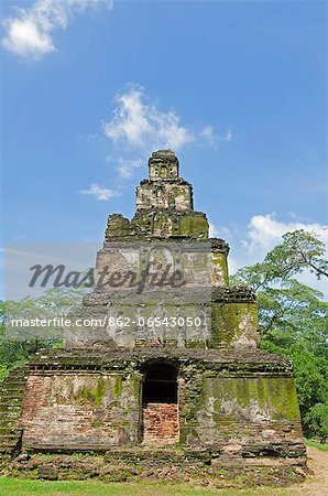 Sri Lanka, North Central Province Polonnaruwa, UNESCO World Heritage Site, Quadrangle, Satmahal Prasada pyramid