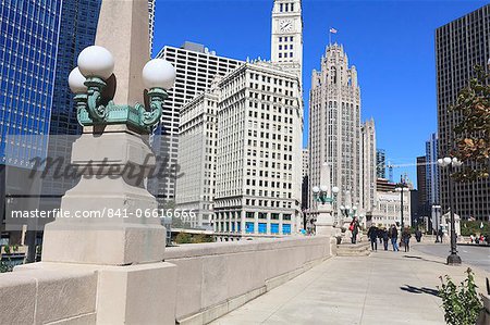 Chicago Riverwalk on West Wacker Drive with Trump Tower, Wrigley Building and Tribune Tower, Chicago, Illinois, United States of America, North America