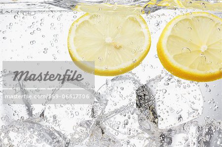 Sparkling Water With Ice And Cut Lemon