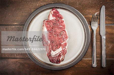 Plate of raw seasoned meat Plate of raw seasoned meat