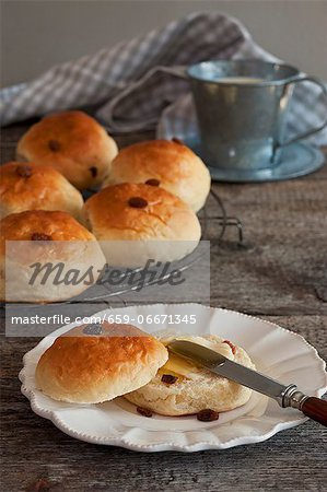 Milk rolls with raisins and butter