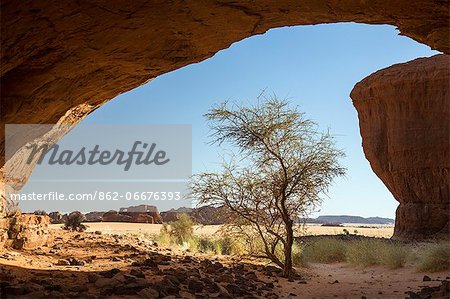 Chad, Kernek, Ennedi, Sahara. A sandstone cave at the Kernek Pass.