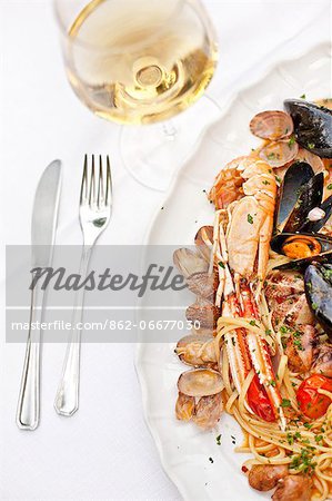 Italy, Campania, Salerno district, Peninsula of Sorrento, Positano. Valle dei mulini Restaurant. Spaghetti allo scoglio with molluscs and crustaceans.