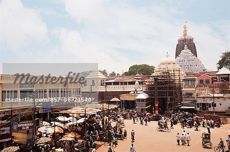 Street scene outside a temple, Jagannath Temple, Puri, Orissa, India