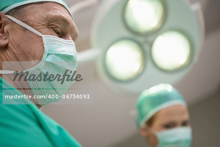 Two surgeon standing under a surgical light in a surgical light