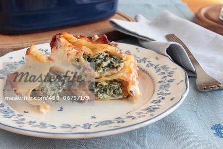 cannelloni with ricotta, rukola and spinach