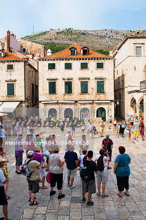Dubrovnik city tour in Luza Square, Dubrovnik Old Town, UNESCO World Heritage Site, Dubrovnik, Croatia, Europe