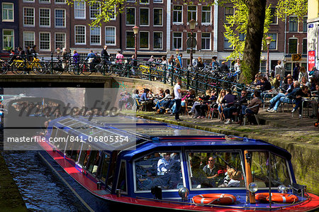 Tourist boat on Leliegracht, Amsterdam, Netherlands, Europe