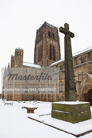 Northumbrian Cross War Memorial and Durham Cathedral, UNESCO World Heritage Site, in snow on a winter's day in Durham, County Durham, England, United Kingdom, Europe