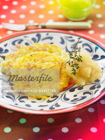 Potato Röstis and apples stewed in white wine