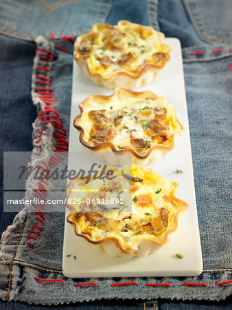 Omelette,onion and parsley mini quiches