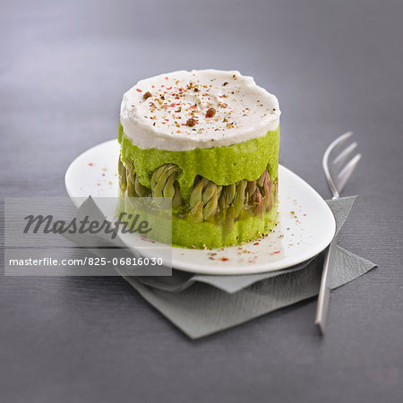 Pea mousse with asparagus and goat's cheese