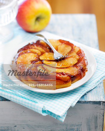 Tatin-style lemon-flavored apple fondant