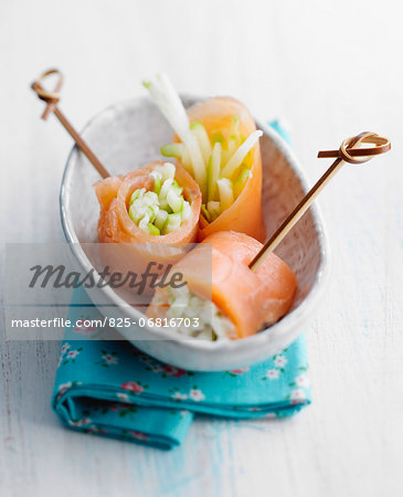 Smoked salmon and green apple rolls