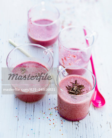 Cherry smoothies with chocolate flakes Cherry smoothies with chocolate flakes