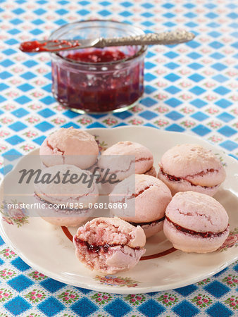 Raspberry macaroons