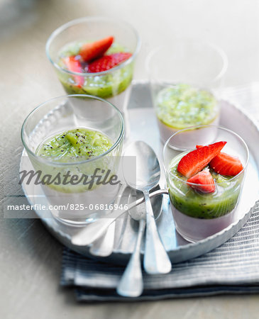 Kiwi-strawberry mousse Verrines