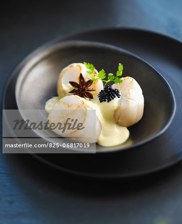 Scallops with star anise-flavored mayonnaise