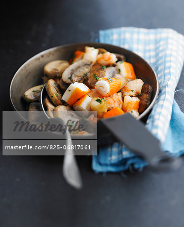 Pan-fried surimi with shrimps and mushrooms