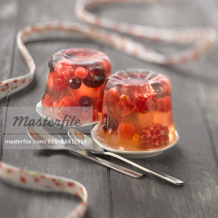Summer fruit in Lillet jelly Cannelés