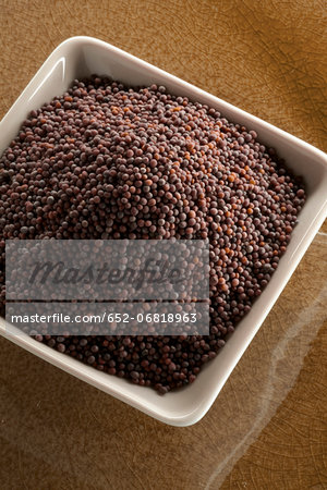 Dark brown mustard seeds