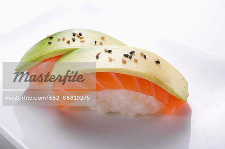 Salmon-avocado Sushis