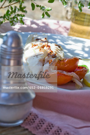 Sea bream fillet with tomatoes and onions Sea bream fillet with tomatoes and onions