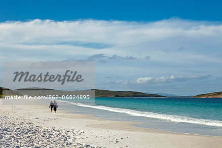 Australia, Western Australia, Albany, Frenchman Bay.  Couple walking along Goode Beach.
