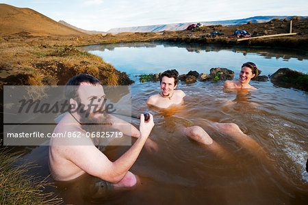 Europe, Iceland, Reykjanes Peninsular, hot spring pool (MR)