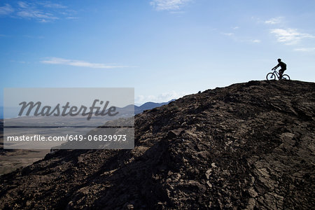 Man mountain biking,  Pica del Cuchillo, Lanzarote