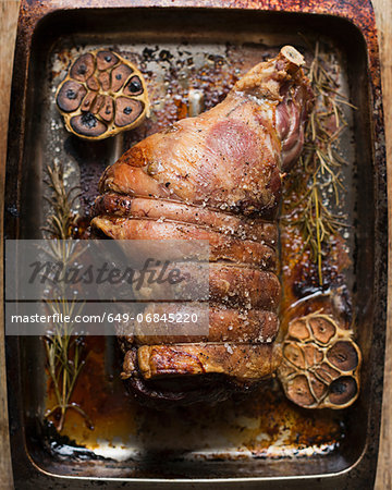 Cooked leg of lamb in roasting tin