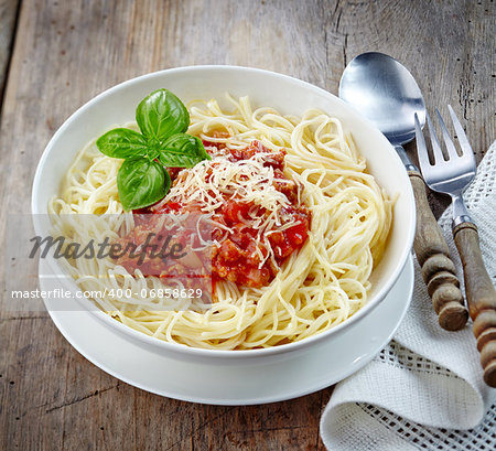 Spaghetti bolognese with minced meat and tomato sauce