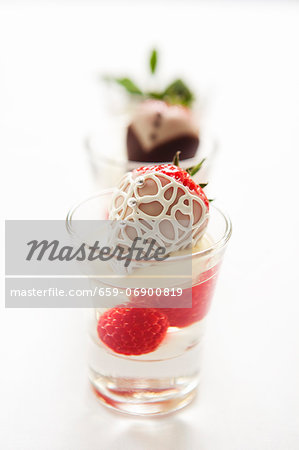 Champagne jelly with chocolate strawberries