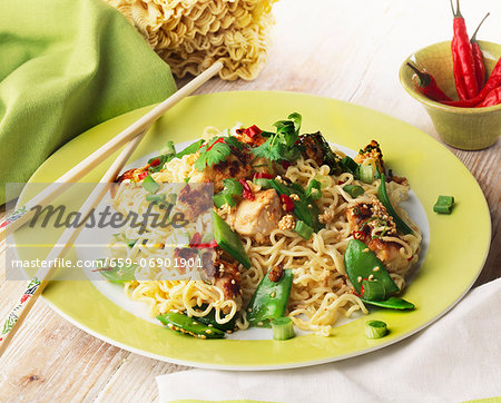 Noodles with chicken, chillies and sesame seeds (Asia) Noodles with chicken, chillies and sesame seeds (Asia)