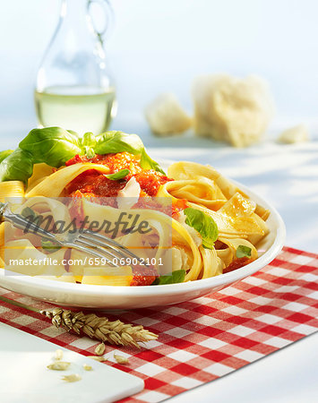 Tagliatelle with tomato sauce and basil