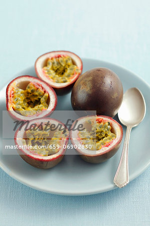 Purple passion fruits, whole and halved