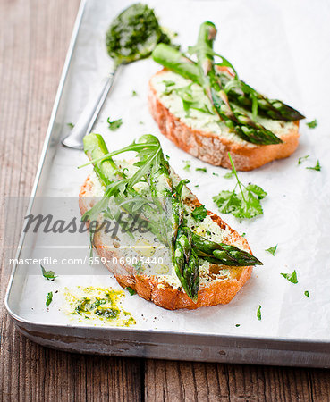 Bruschetta topped with asparagus and rocket