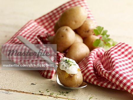 Oven-baked potatoes with herb dip